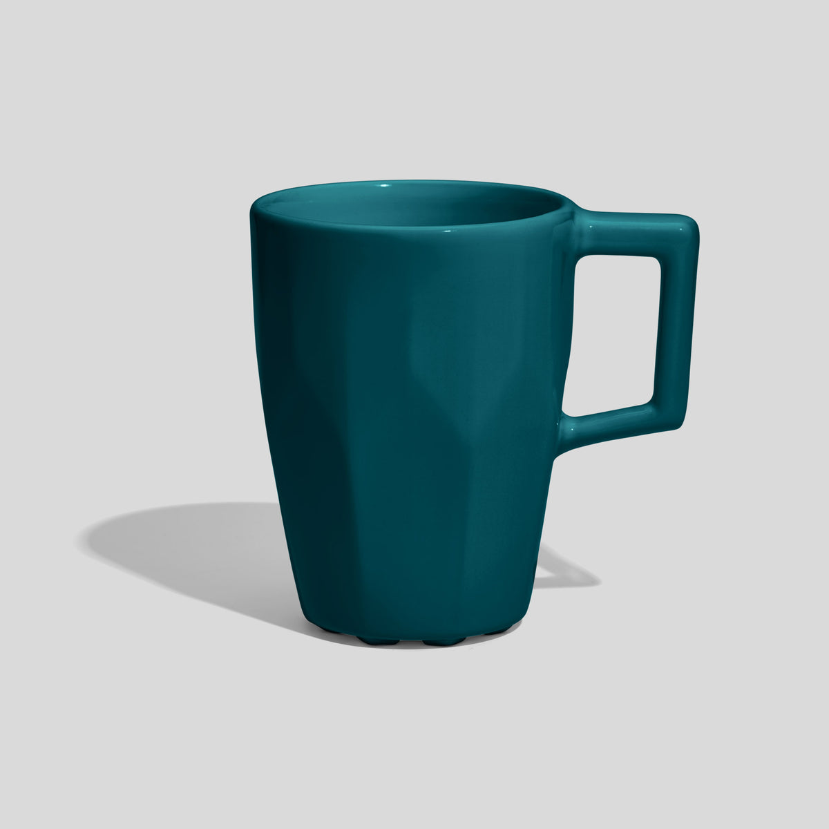 Facettierte Keramiktasse 320 ml mit Rechteckgriff – Petrol