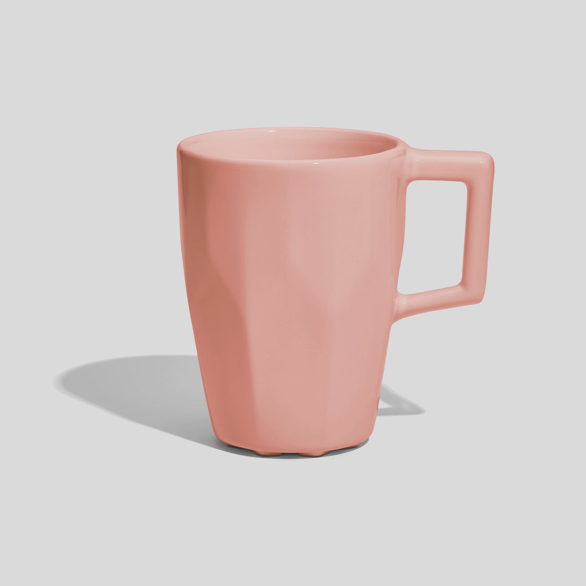Facettierte Keramiktasse 320 ml mit Rechteckgriff – Rosa