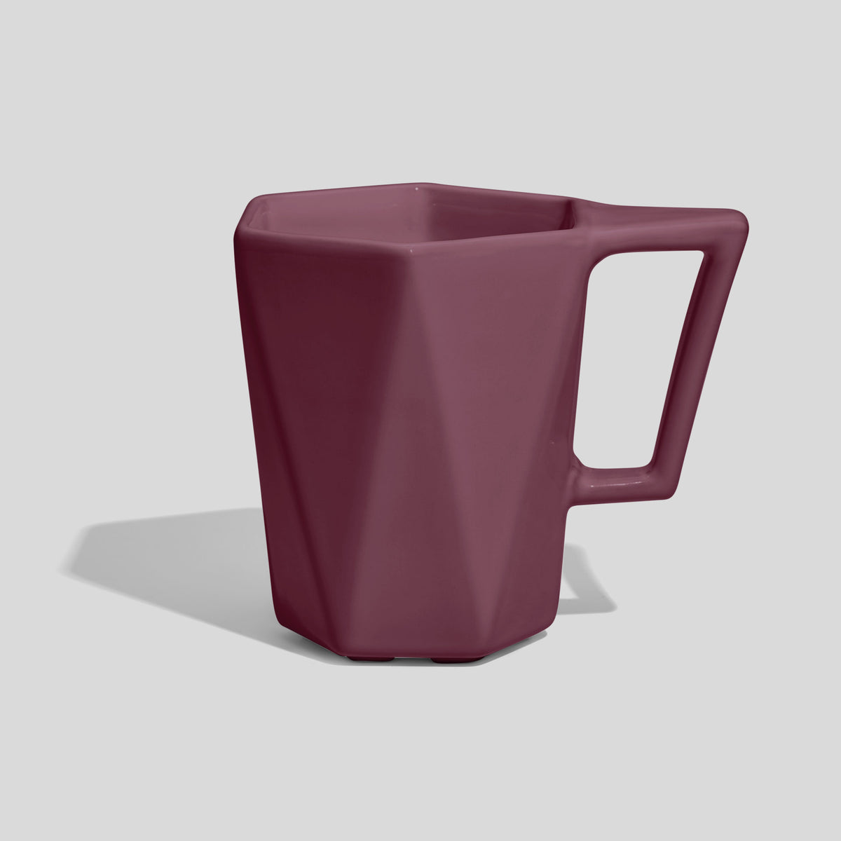 Facettierte Keramiktasse 350 ml mit Trapezhenkel – Mauve
