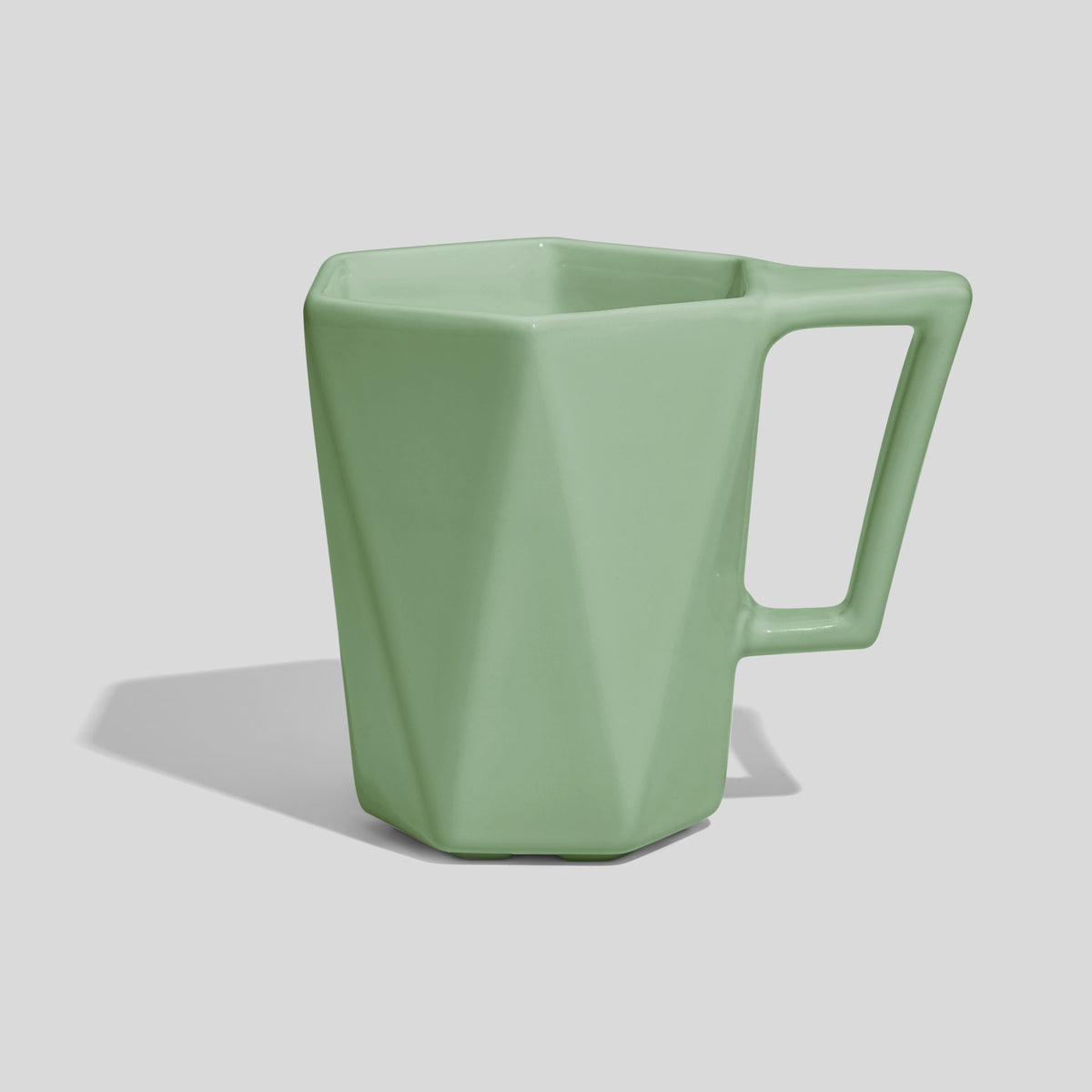 Facettierte Keramiktasse 350 ml mit Trapezhenkel – Mintgrün