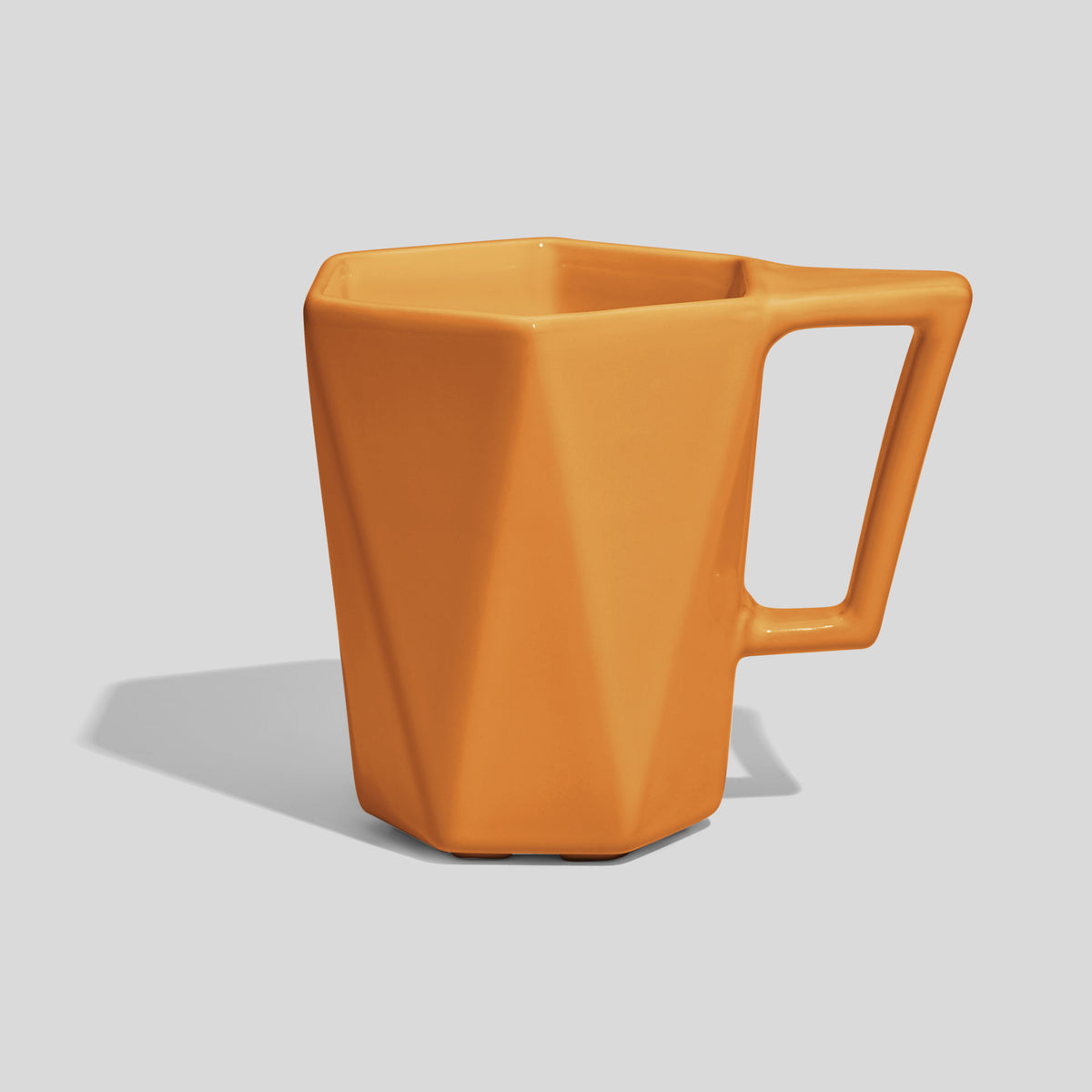 Facettierte Keramiktasse 350 ml mit Trapezhenkel – Senfgelb