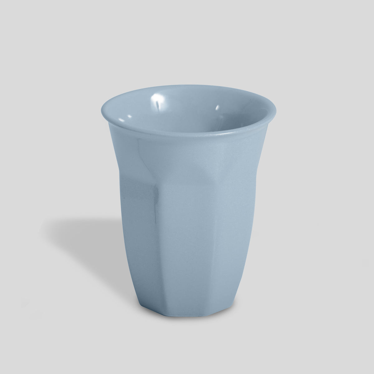 Facettierter Keramikbecher 250 ml mit ausgestelltem Rand