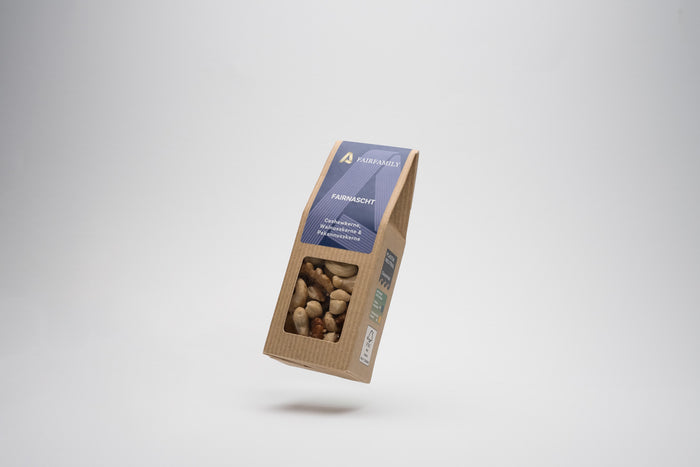 Nuss Snacks mit bedrucktem Etikett für fairfamily, Kundenprojekt von Vanilla & Pepper
