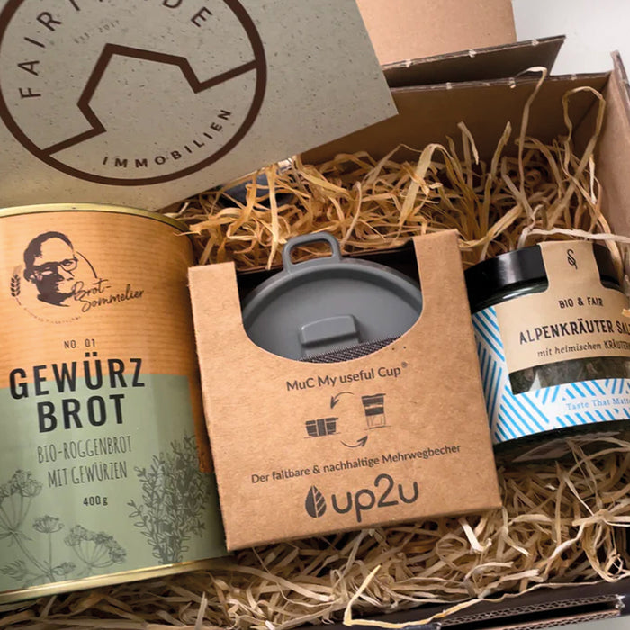 Geschenkbox im Firmendesign für Fairtrade Immobilien, Kundenprojekt von Vanilla & Pepper