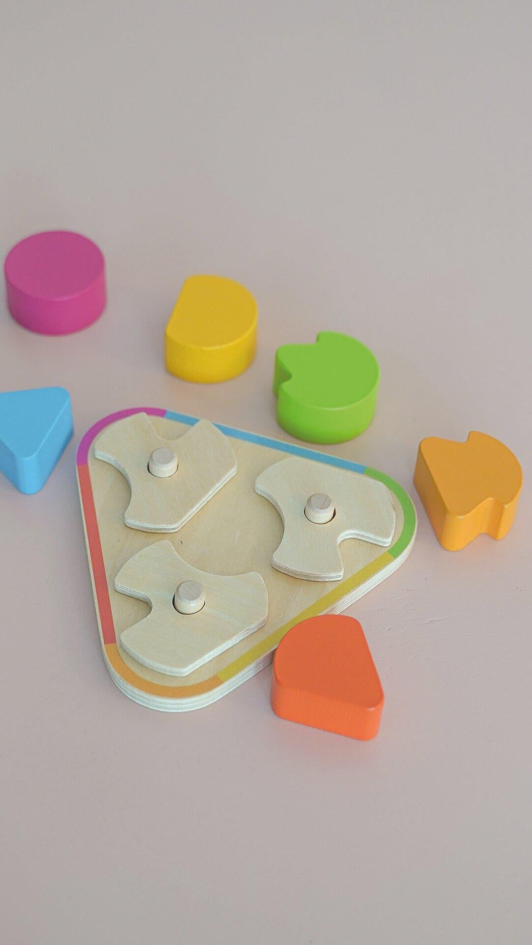 Formensortierspiel Finde die Form aus Holz von goki – Ansicht