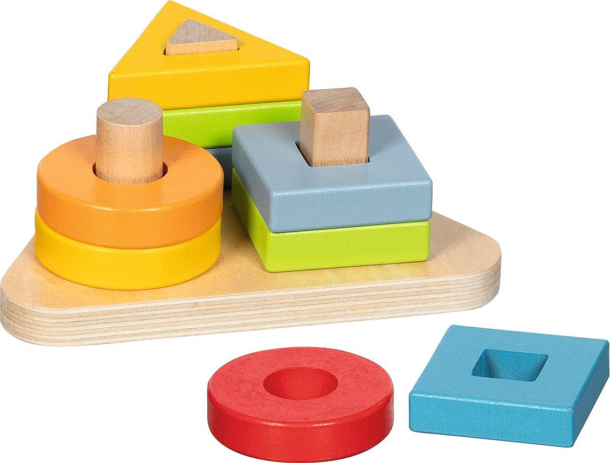Formensortierspiel mit dreieckiger Holzplatte und Steckformen