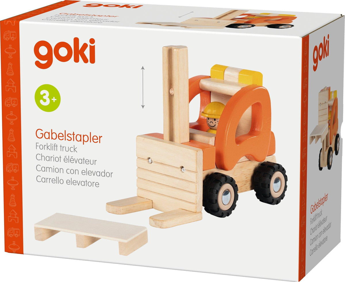 Gabelstapler aus Holz mit Palette, 20 cm lang von goki – Gesamtansicht