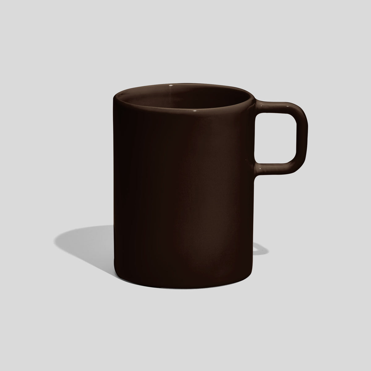 Gerader Kaffeebecher 300 ml mit quadratischem Henkel – Dunkelbraun