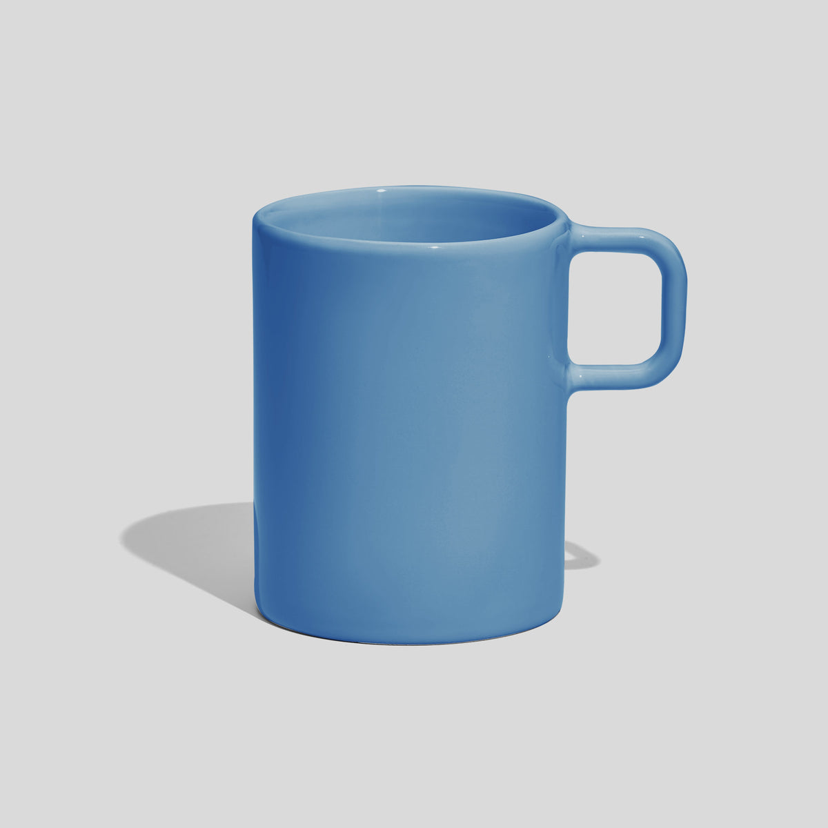 Gerader Kaffeebecher 300 ml mit quadratischem Henkel – Himmelblau