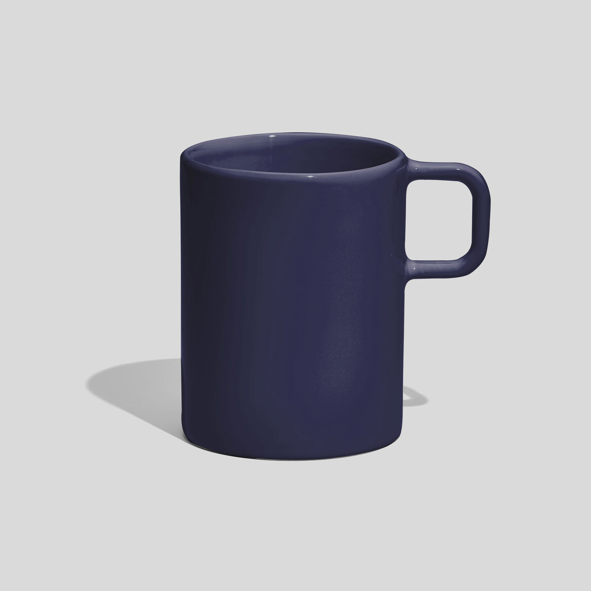 Gerader Kaffeebecher 300 ml mit quadratischem Henkel – Marineblau