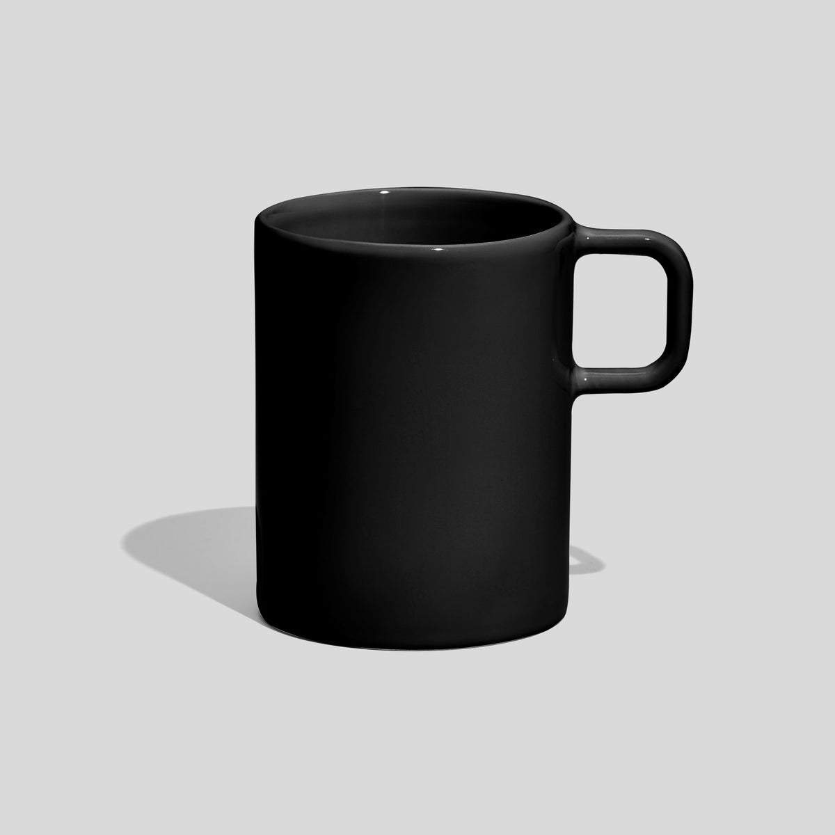 Gerader Kaffeebecher 300 ml mit quadratischem Henkel – Schwarz