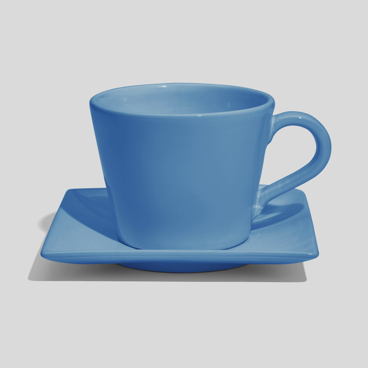 Große Tasse in Kegelform mit quadratischer Untertasse 520 ml – Himmelblau