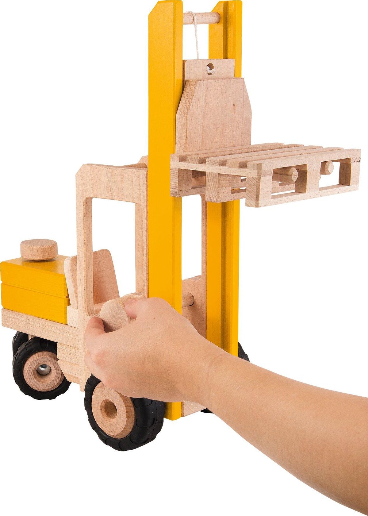 Großer Gabelstapler aus Holz mit Palette von goki – Detailansicht