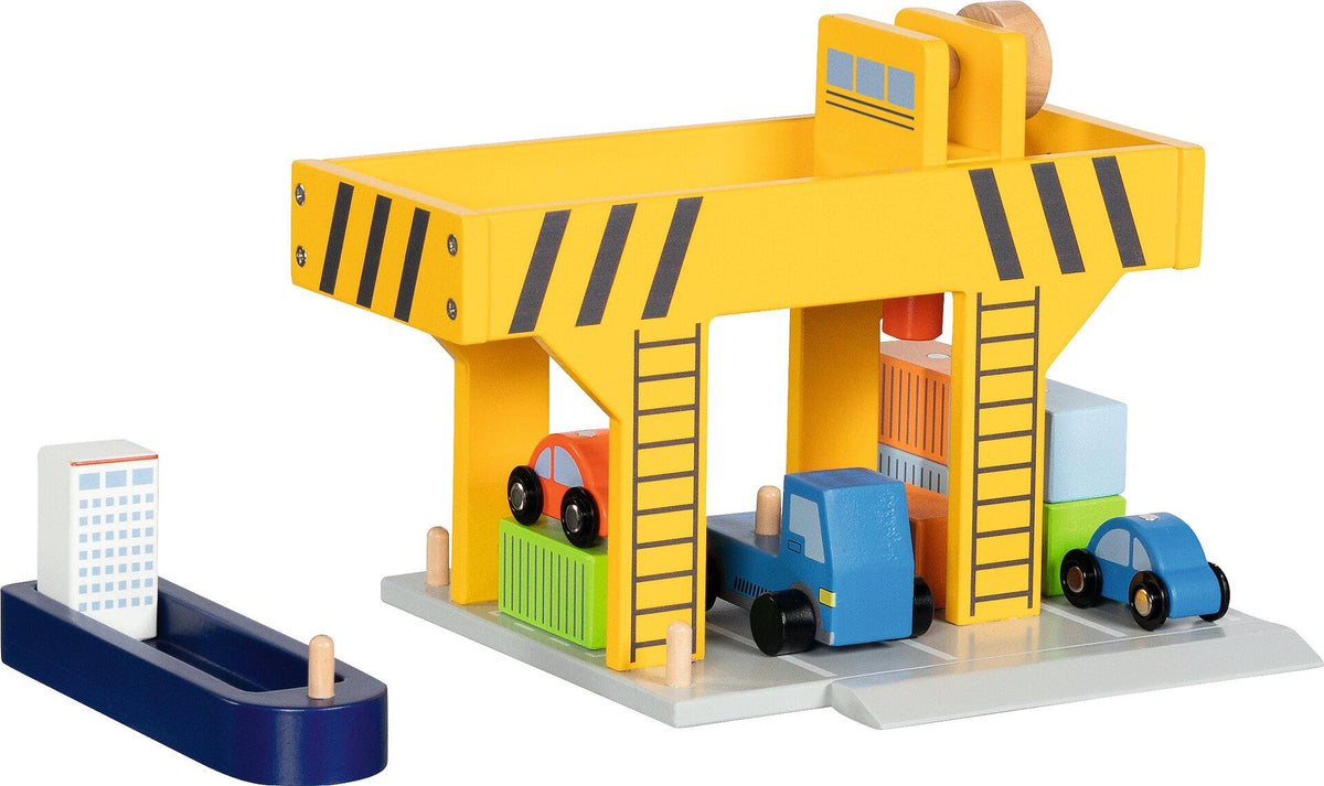 Hafenkran Set aus Holz mit Schiff und Lkw von goki – Verpackung