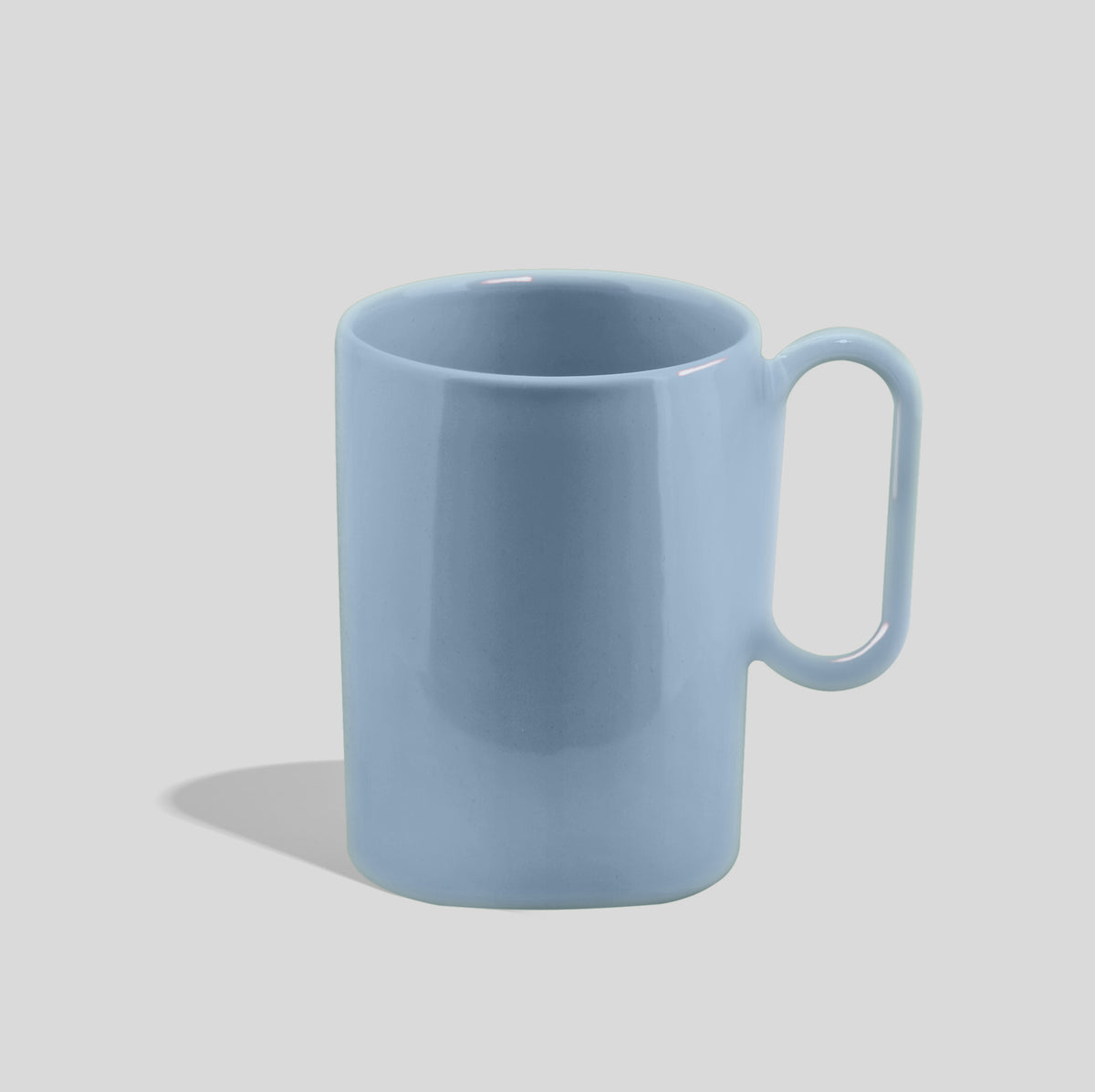 Hohe Keramiktasse 300 ml mit langgezogenem Ovalhenkel – Hellblau