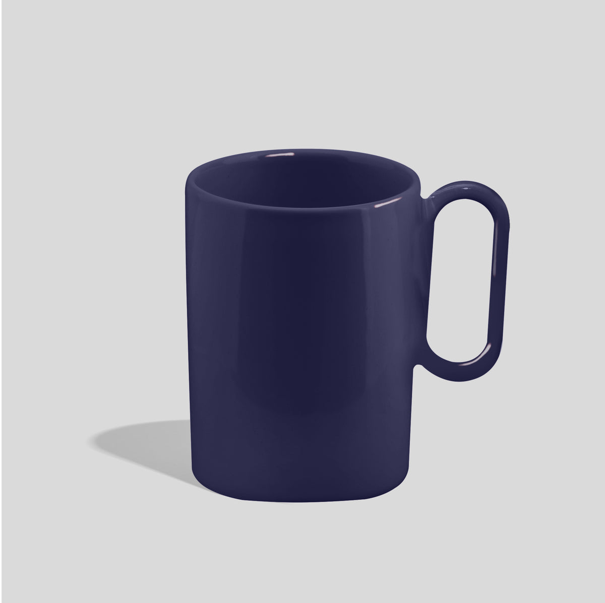 Hohe Keramiktasse 300 ml mit langgezogenem Ovalhenkel – Marineblau