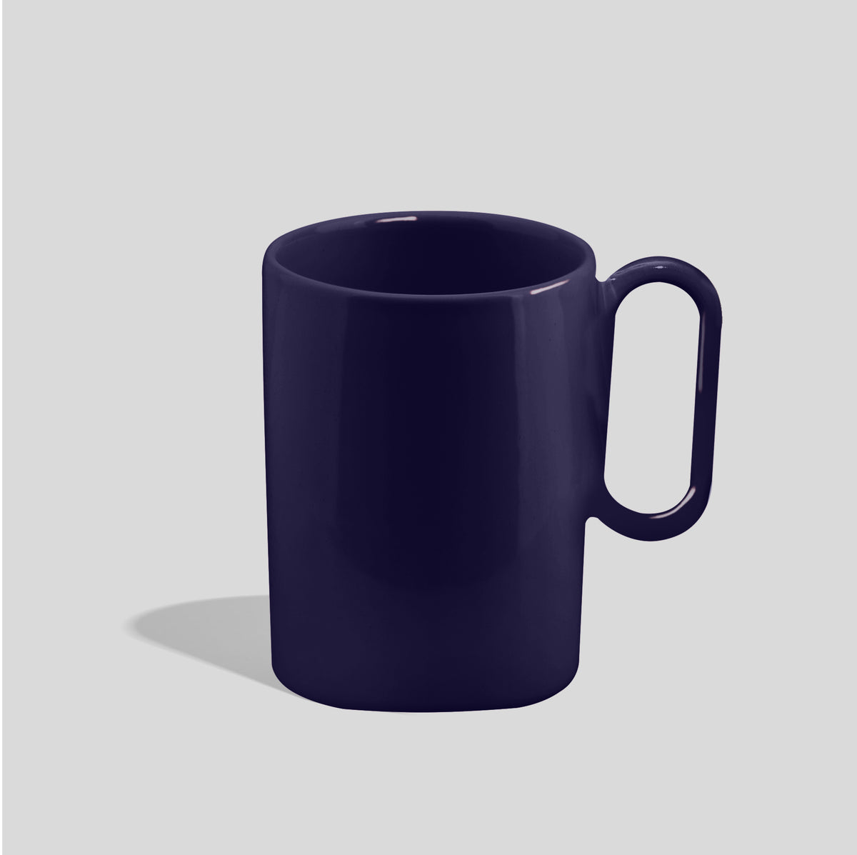 Hohe Keramiktasse 300 ml mit langgezogenem Ovalhenkel – Nachtblau