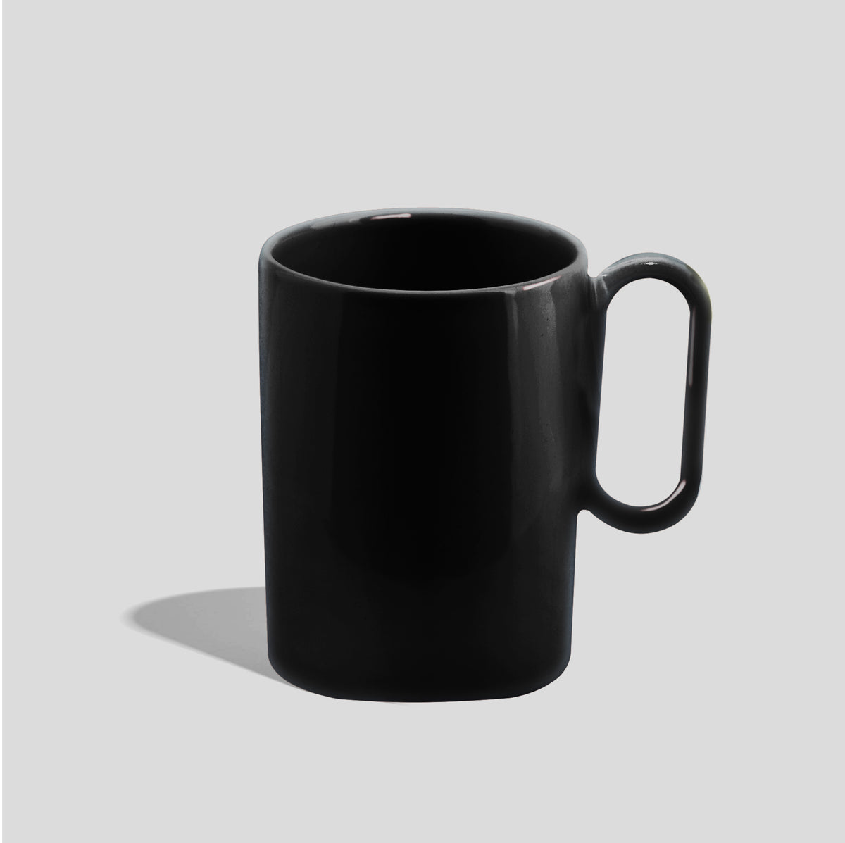 Hohe Keramiktasse 300 ml mit langgezogenem Ovalhenkel – Schwarz