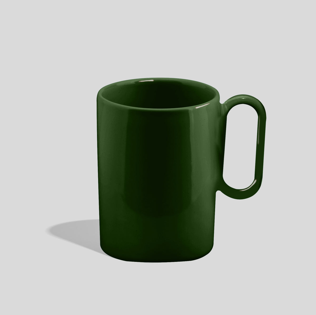 Hohe Keramiktasse 300 ml mit langgezogenem Ovalhenkel – Tannengrün