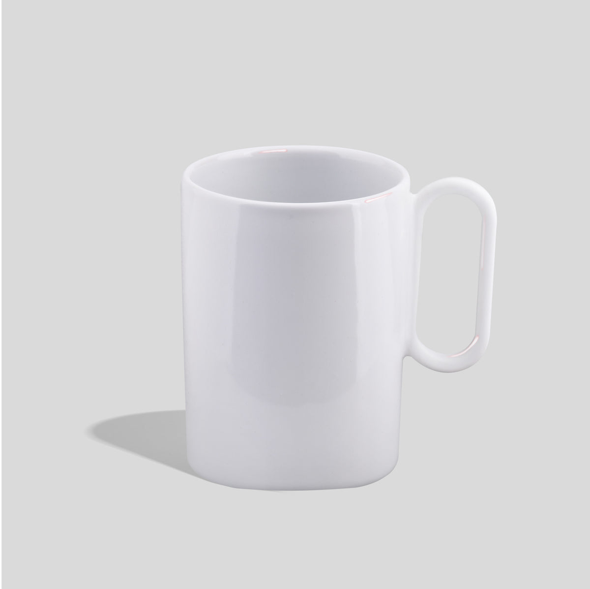Hohe Keramiktasse 300 ml mit langgezogenem Ovalhenkel – Weiß