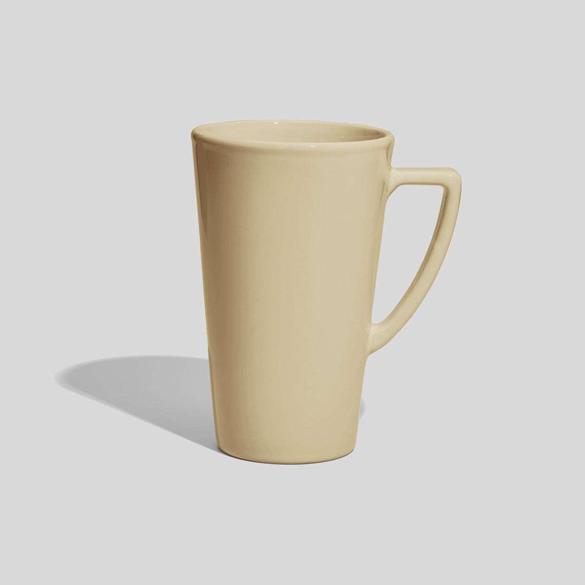 Hohe Keramiktasse 450 ml mit eckigem Winkelhenkel – Beige