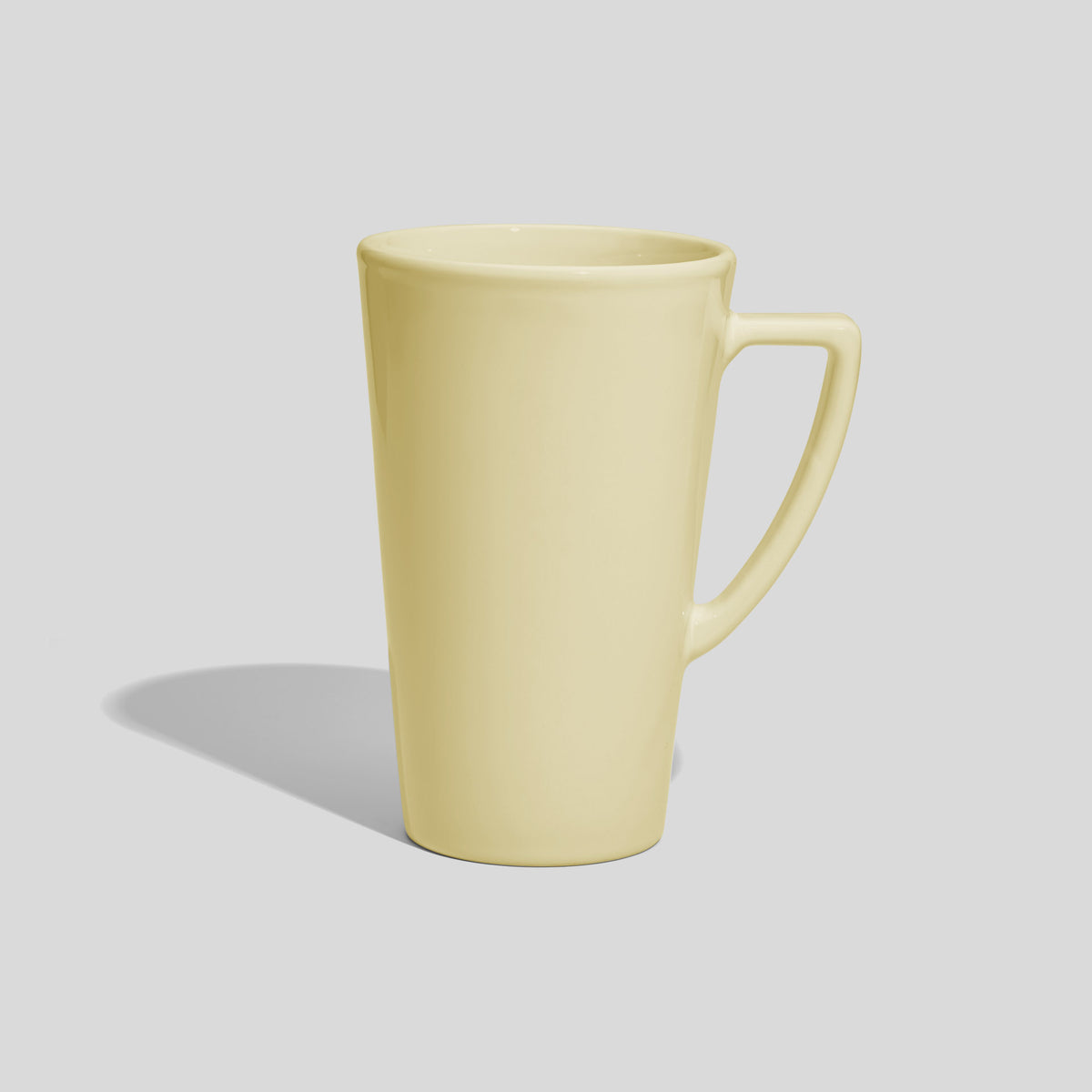 Hohe Keramiktasse 450 ml mit eckigem Winkelhenkel – Ecru