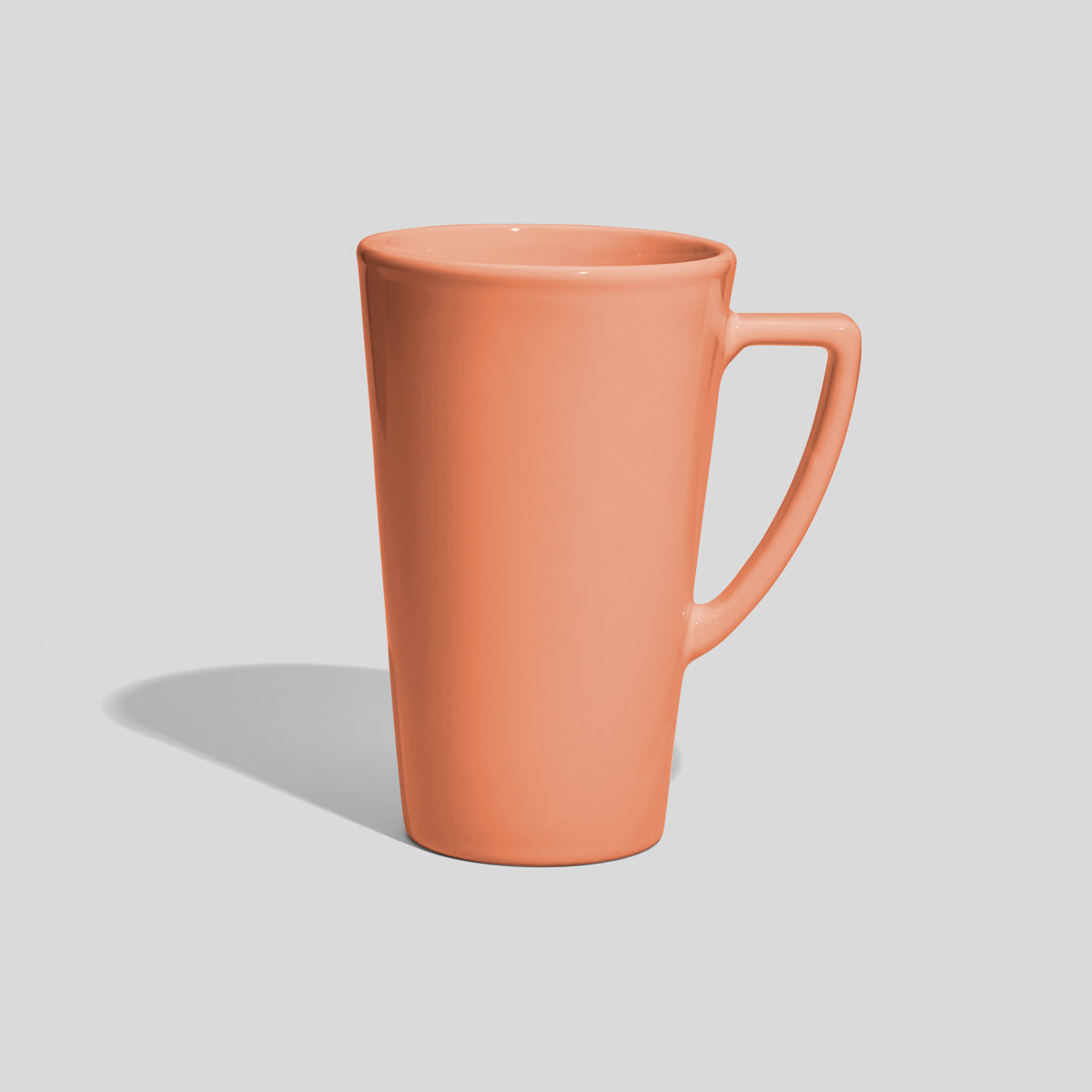 Hohe Keramiktasse 450 ml mit eckigem Winkelhenkel – Lachs