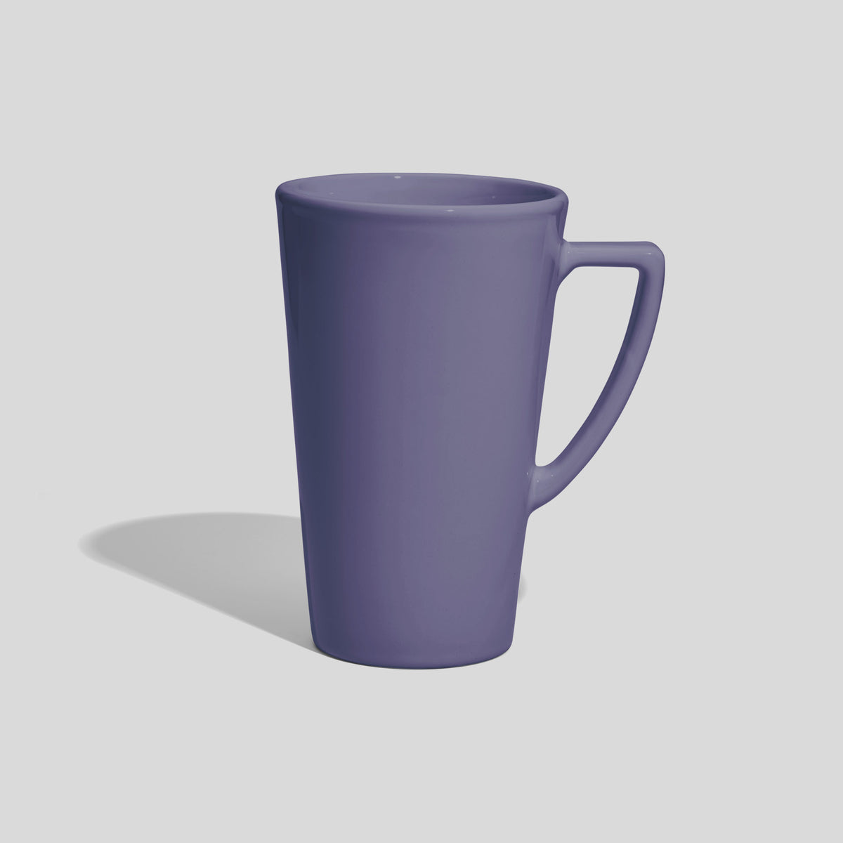 Hohe Keramiktasse 450 ml mit eckigem Winkelhenkel – Lavendel