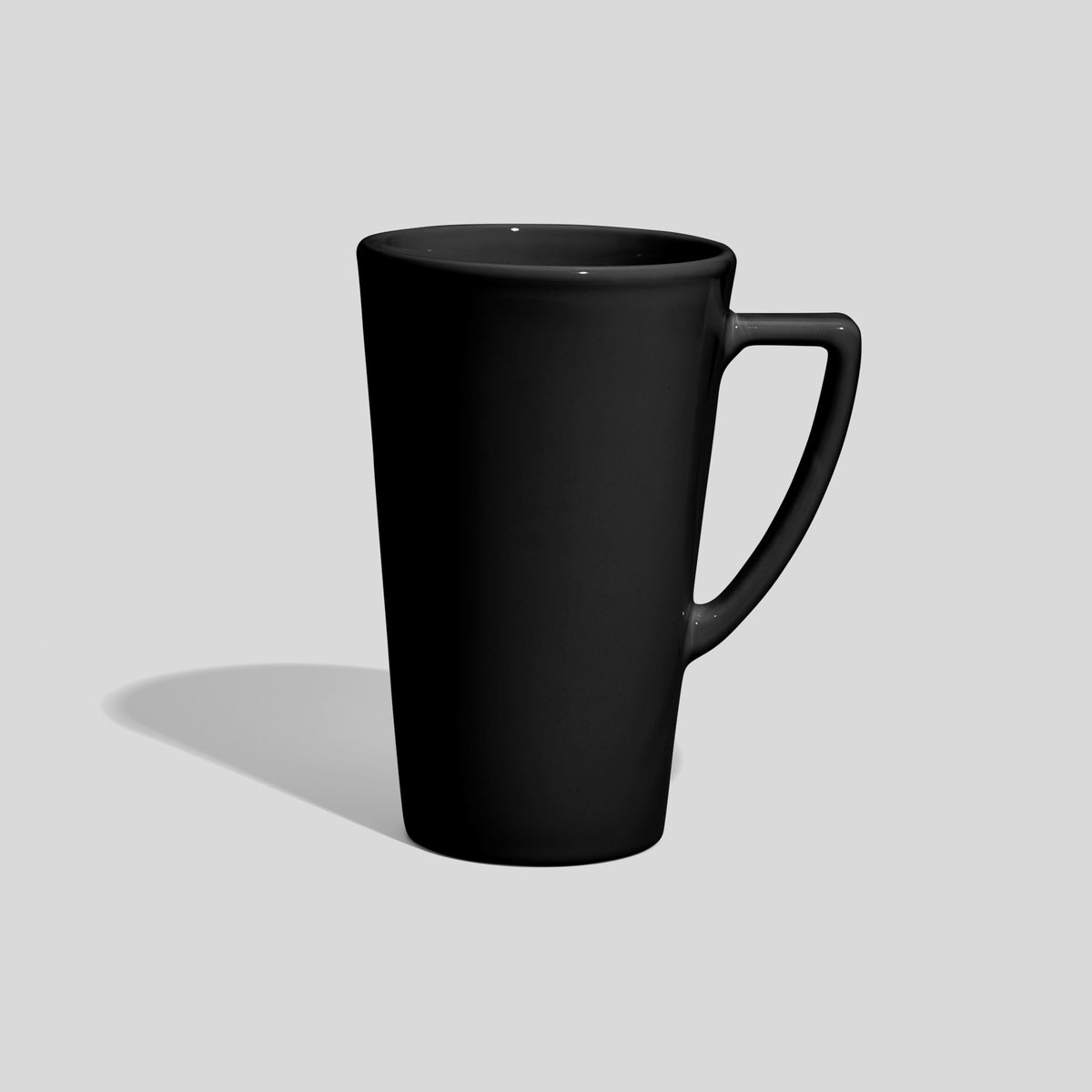 Hohe Keramiktasse 450 ml mit eckigem Winkelhenkel – Schwarz