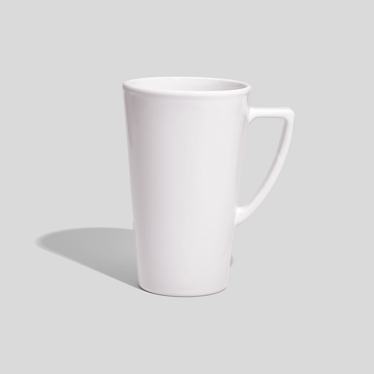 Hohe Keramiktasse 450 ml mit eckigem Winkelhenkel – Weiß