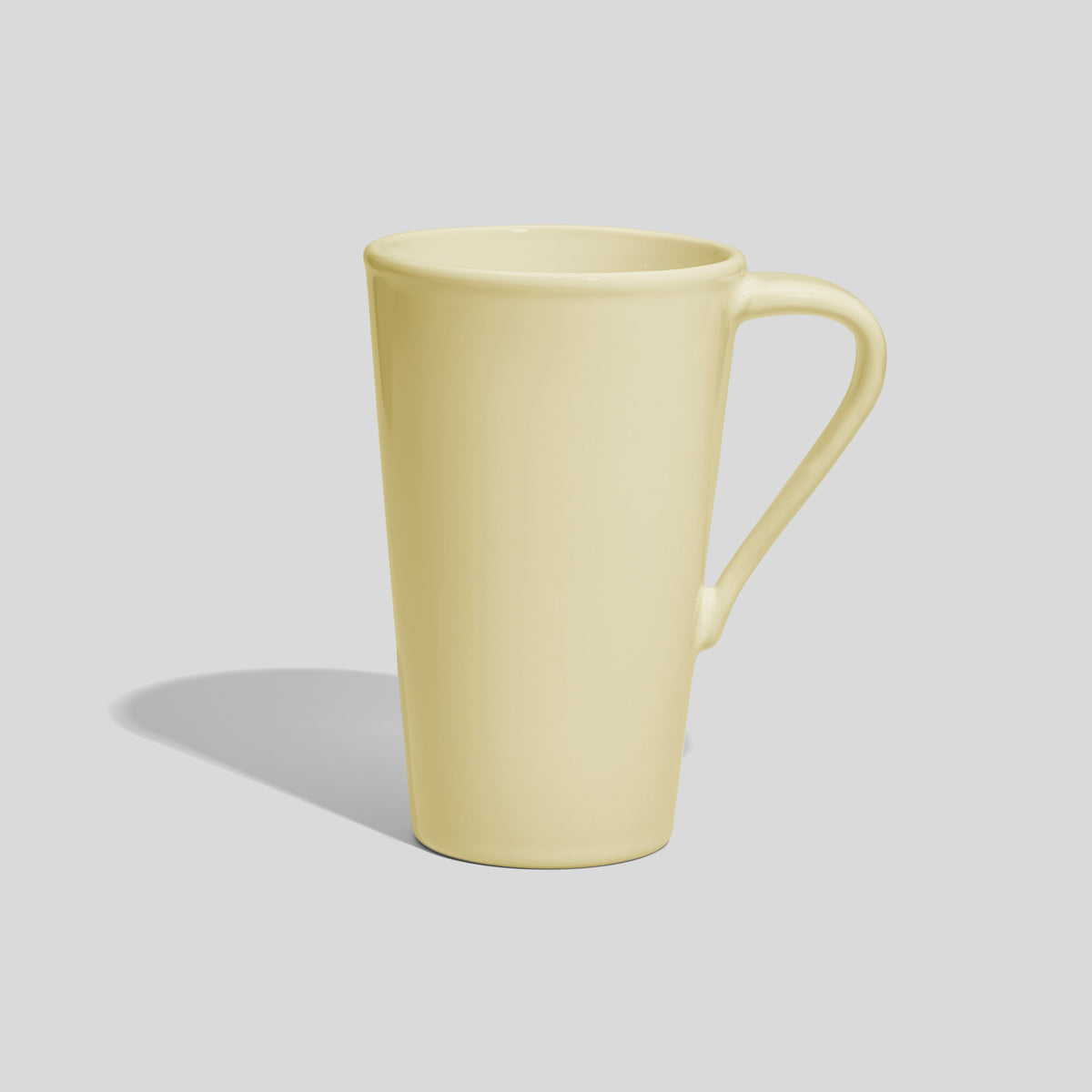 Hohe Keramiktasse 450 ml mit schmalem Schwunghenkel – Ecru