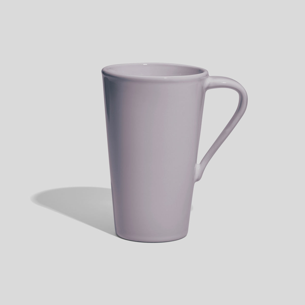Hohe Keramiktasse 450 ml mit schmalem Schwunghenkel – Hellgrau