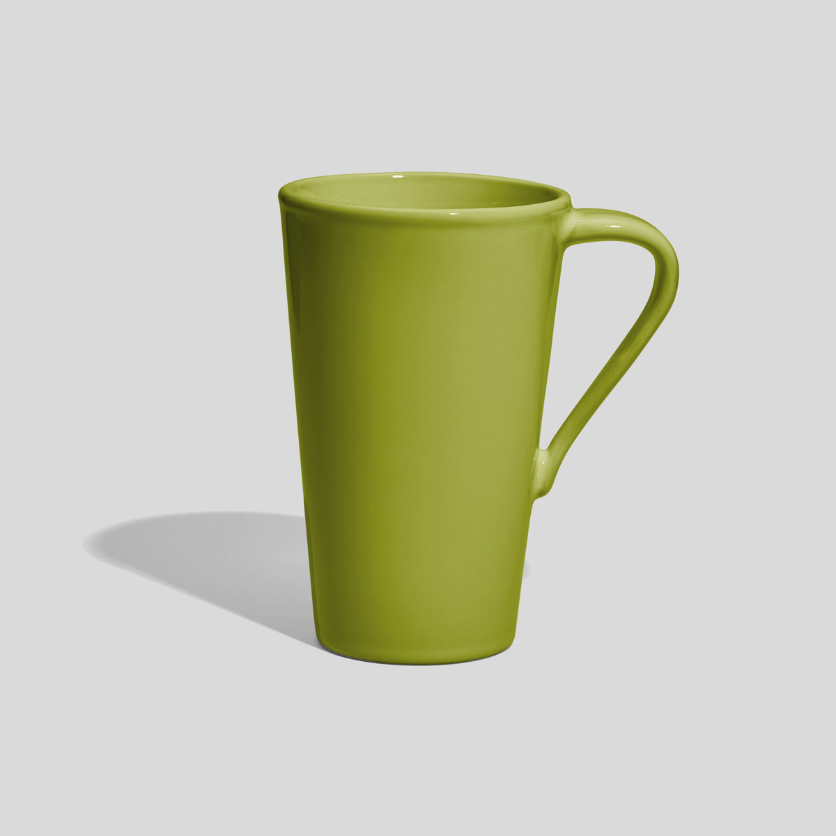 Hohe Keramiktasse 450 ml mit schmalem Schwunghenkel – Limettengrün