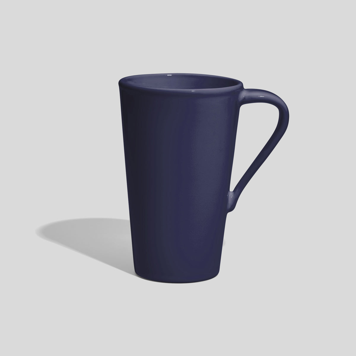 Hohe Keramiktasse 450 ml mit schmalem Schwunghenkel – Marineblau