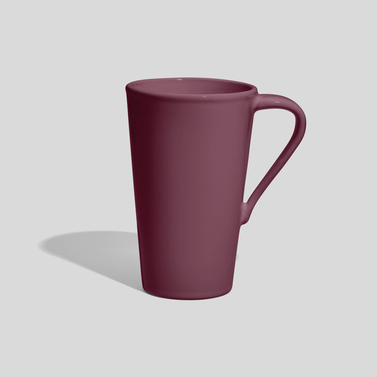 Hohe Keramiktasse 450 ml mit schmalem Schwunghenkel – Mauve
