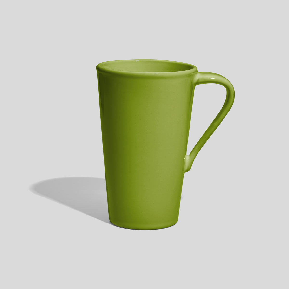 Hohe Keramiktasse 450 ml mit schmalem Schwunghenkel – Olivgrün