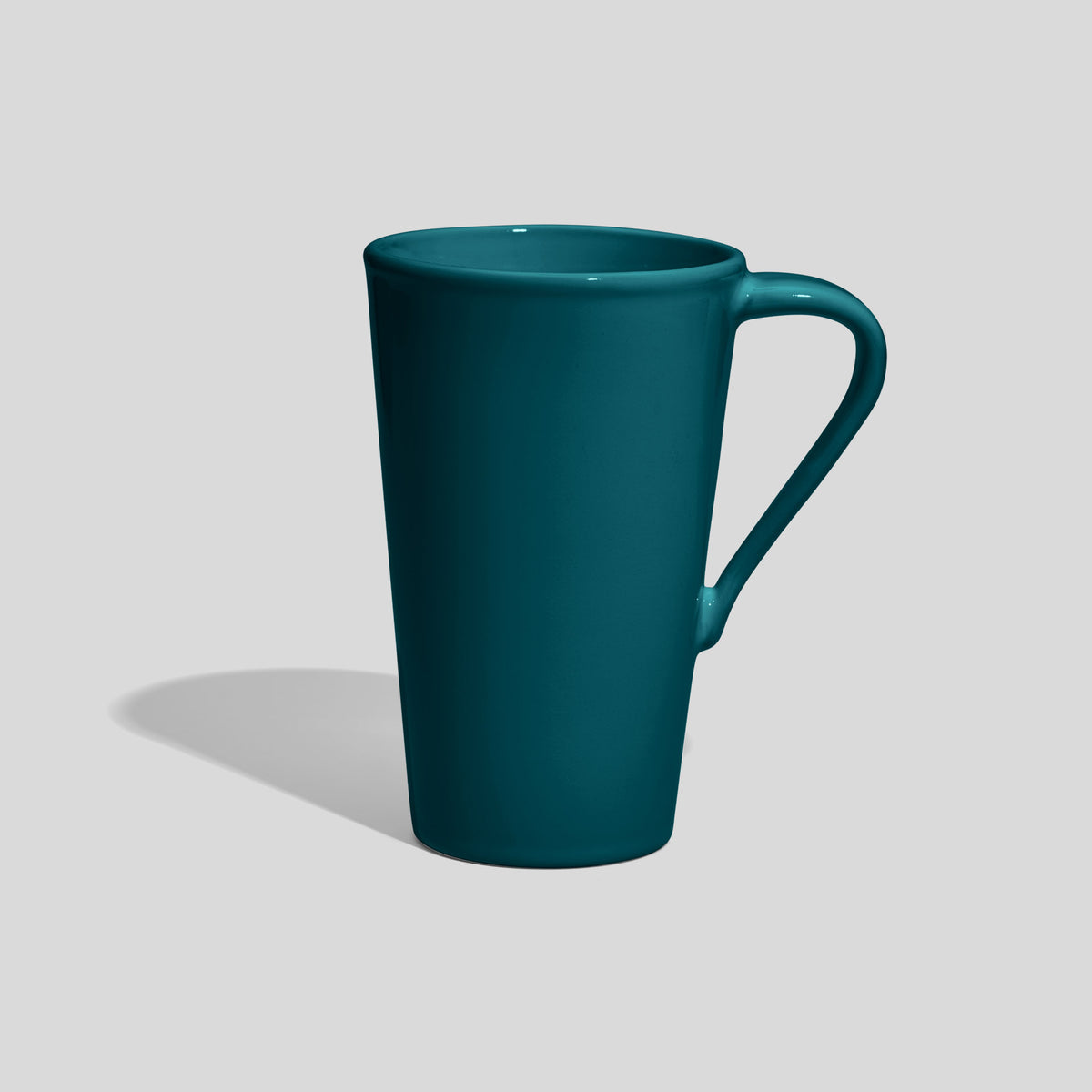 Hohe Keramiktasse 450 ml mit schmalem Schwunghenkel – Petrol