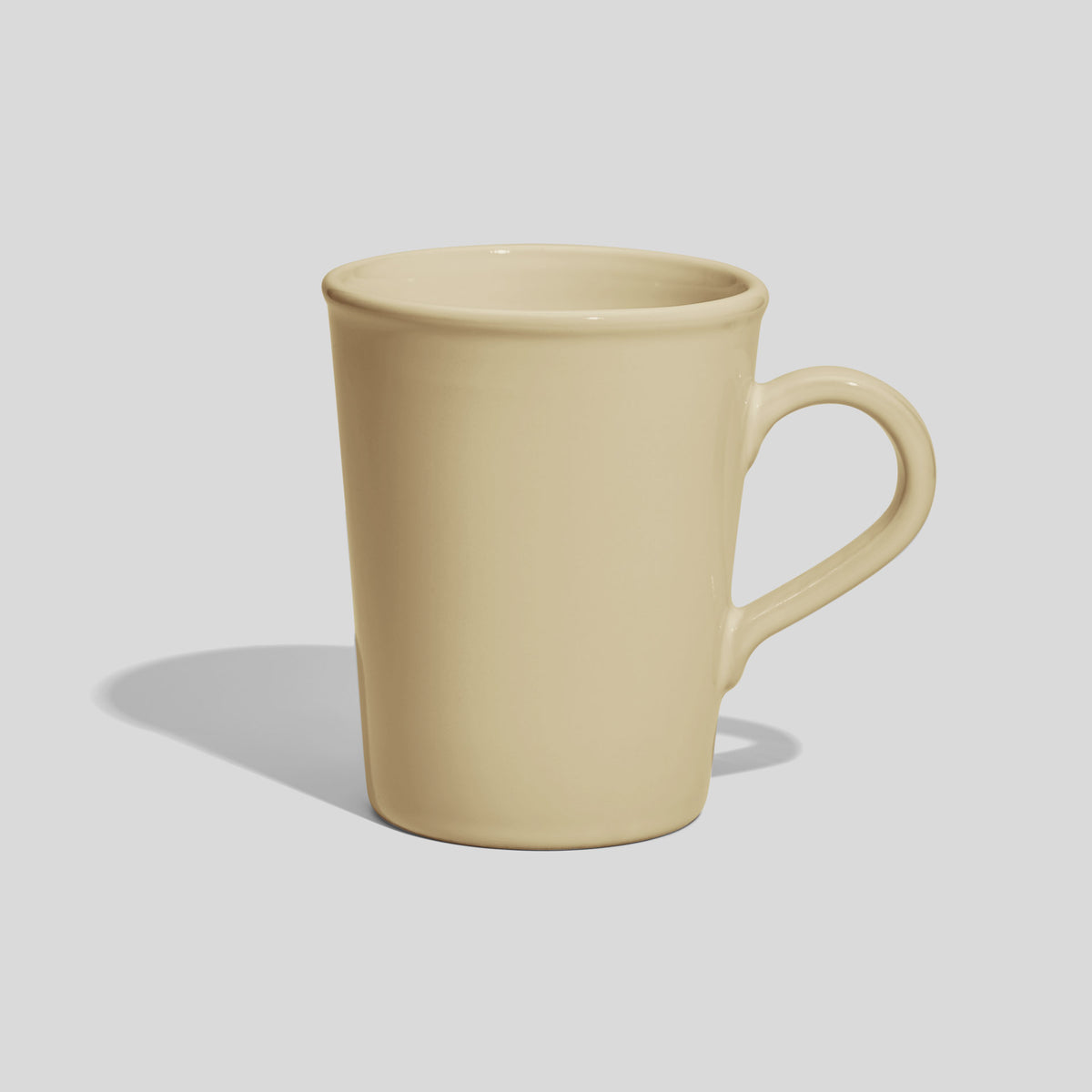 Hohe konische Keramiktasse 350 ml mit kleinem Henkelbogen – Beige