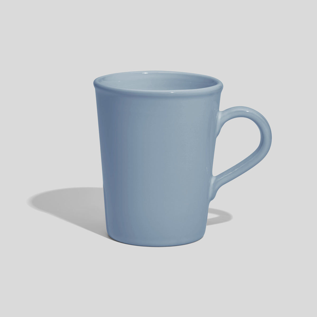 Hohe konische Keramiktasse 350 ml mit kleinem Henkelbogen – Hellblau