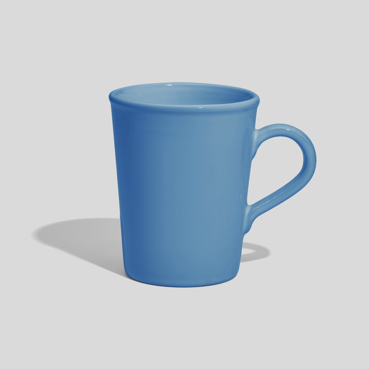 Hohe konische Keramiktasse 350 ml mit kleinem Henkelbogen – Himmelblau