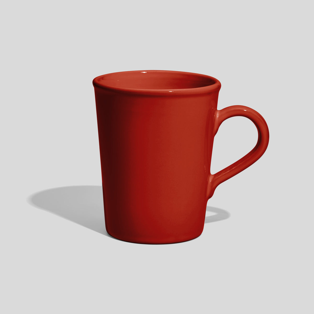 Hohe konische Keramiktasse 350 ml mit kleinem Henkelbogen – Rot