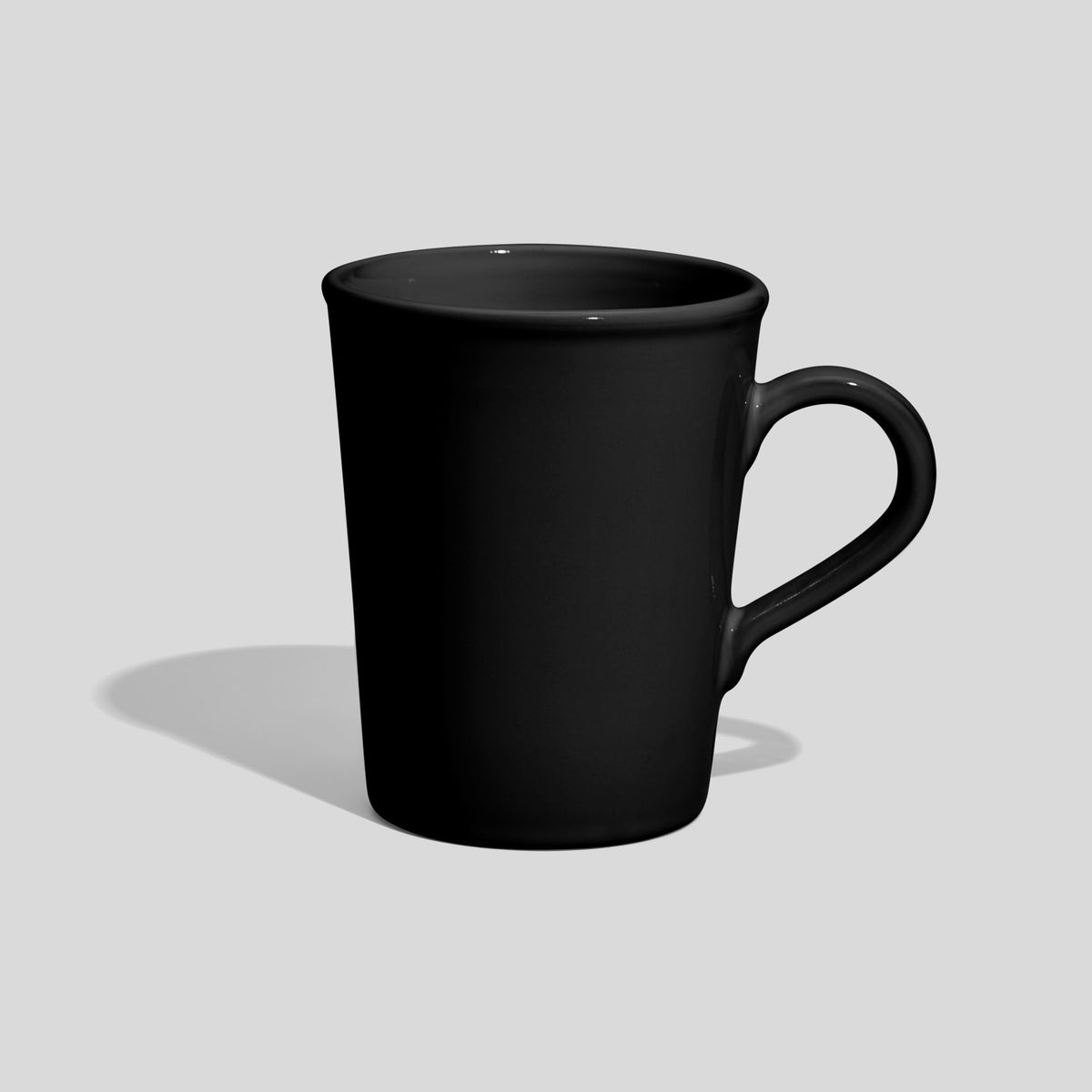 Hohe konische Keramiktasse 350 ml mit kleinem Henkelbogen – Schwarz