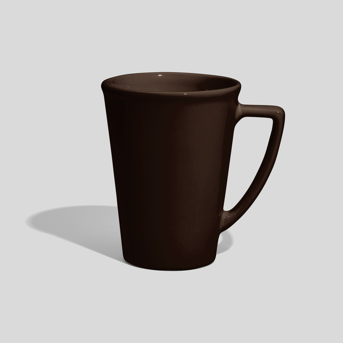 Hohe konische Keramiktasse 380 ml mit Dreieckshenkel – Dunkelbraun