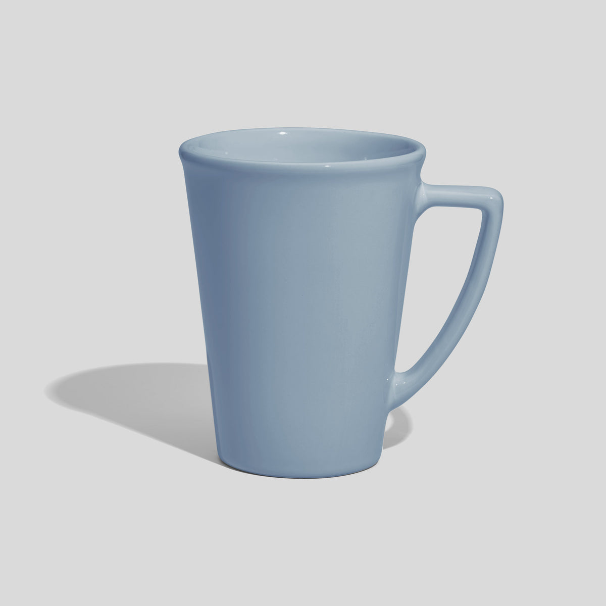 Hohe konische Keramiktasse 380 ml mit Dreieckshenkel – Hellblau