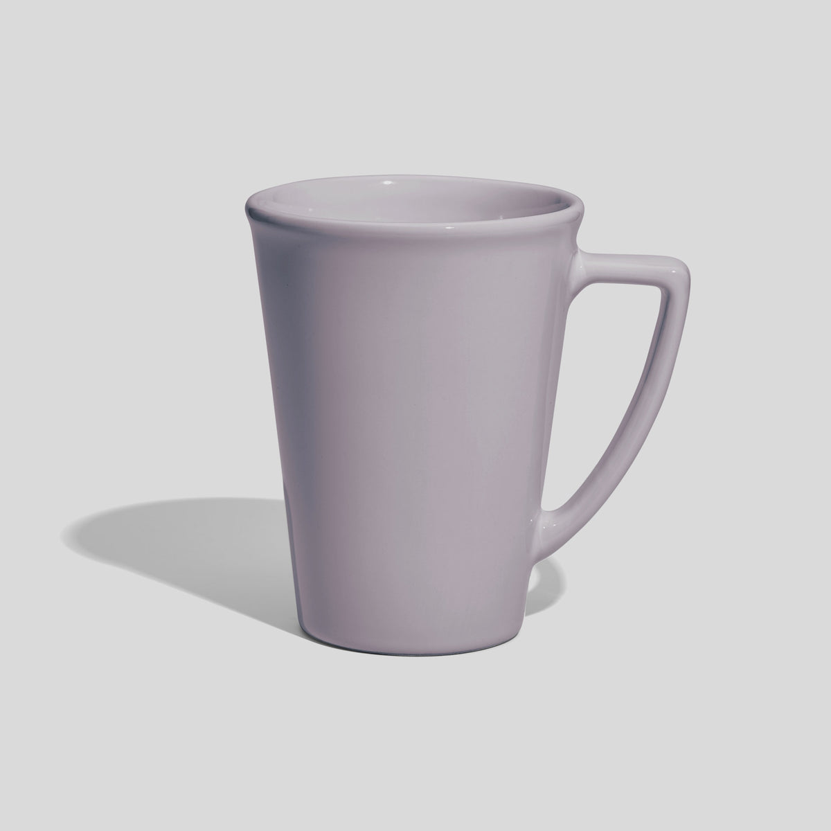 Hohe konische Keramiktasse 380 ml mit Dreieckshenkel – Hellgrau