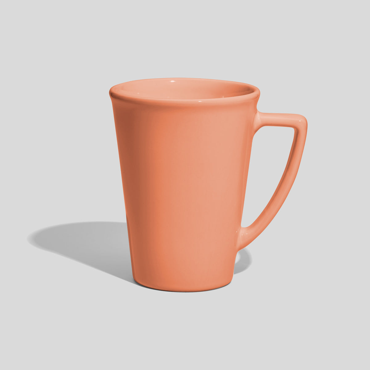 Hohe konische Keramiktasse 380 ml mit Dreieckshenkel – Lachs