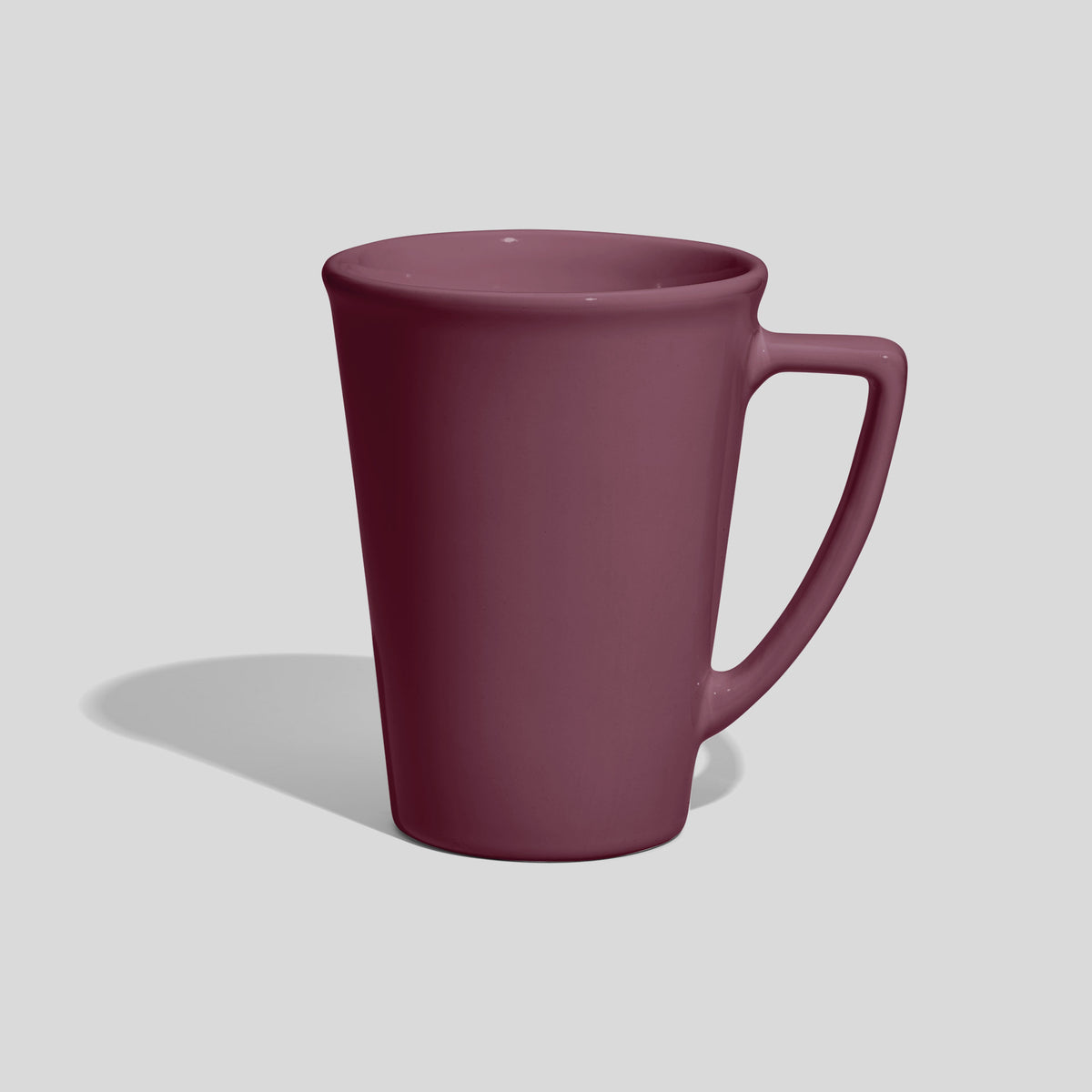 Hohe konische Keramiktasse 380 ml mit Dreieckshenkel – Mauve