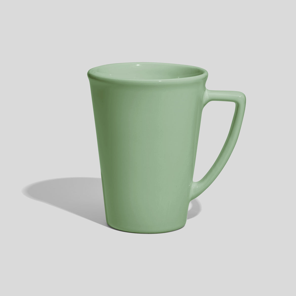 Hohe konische Keramiktasse 380 ml mit Dreieckshenkel – Mintgrün