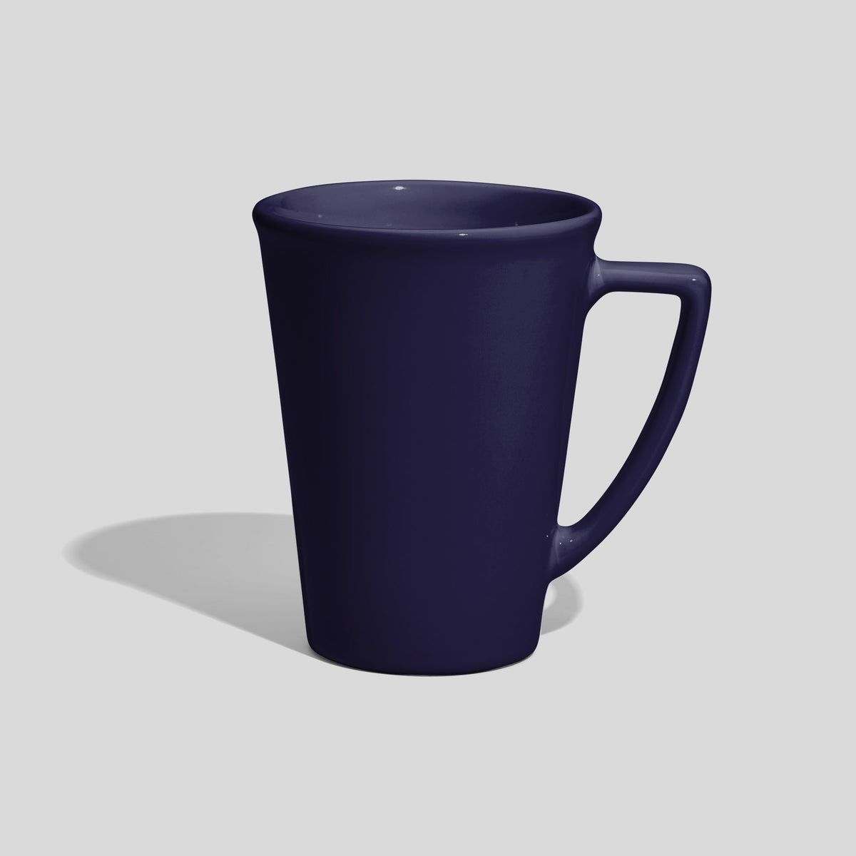 Hohe konische Keramiktasse 380 ml mit Dreieckshenkel – Nachtblau