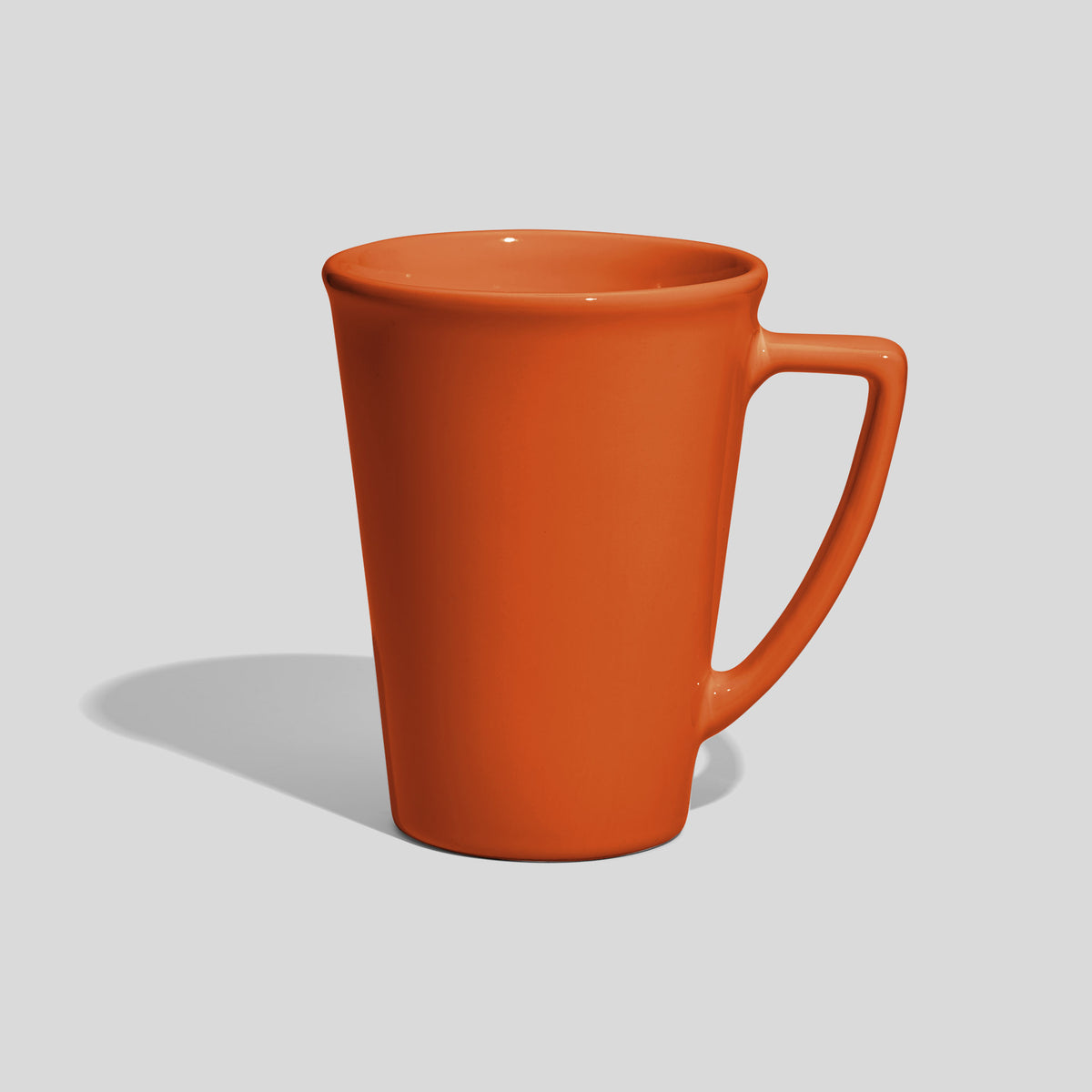 Hohe konische Keramiktasse 380 ml mit Dreieckshenkel – Orange